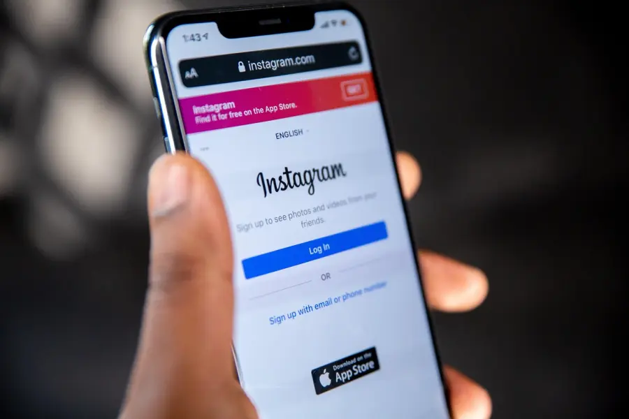 Come eliminare Instagram senza perdere controllo sulla tua identità digitale