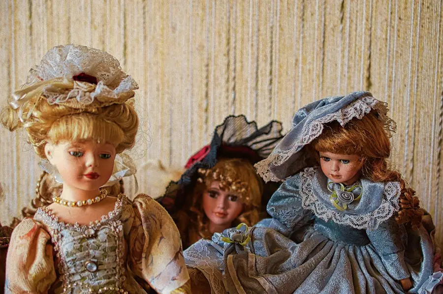 A Torino nasce il “Muro delle Bambole” nel quartiere Aeronautica