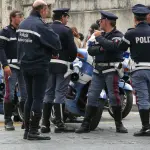 Torino, controlli della Polizia nel quartiere Aurora: rissa sedata e un’espulsione
