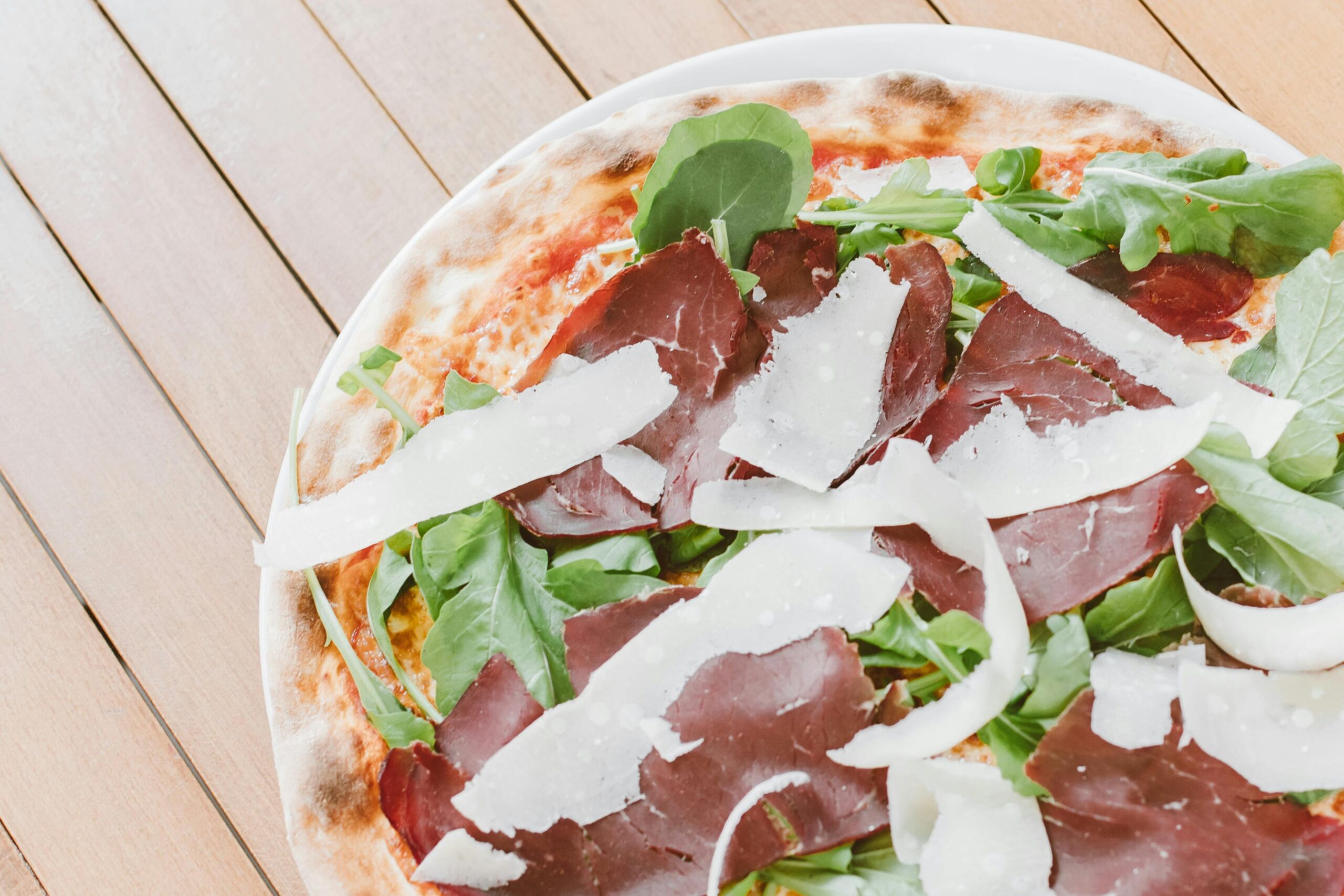 Bresaola fa bene? Comprendere davvero il valore nutrizionale di un alimento magro, la sua leggerezza e i limiti da considerare