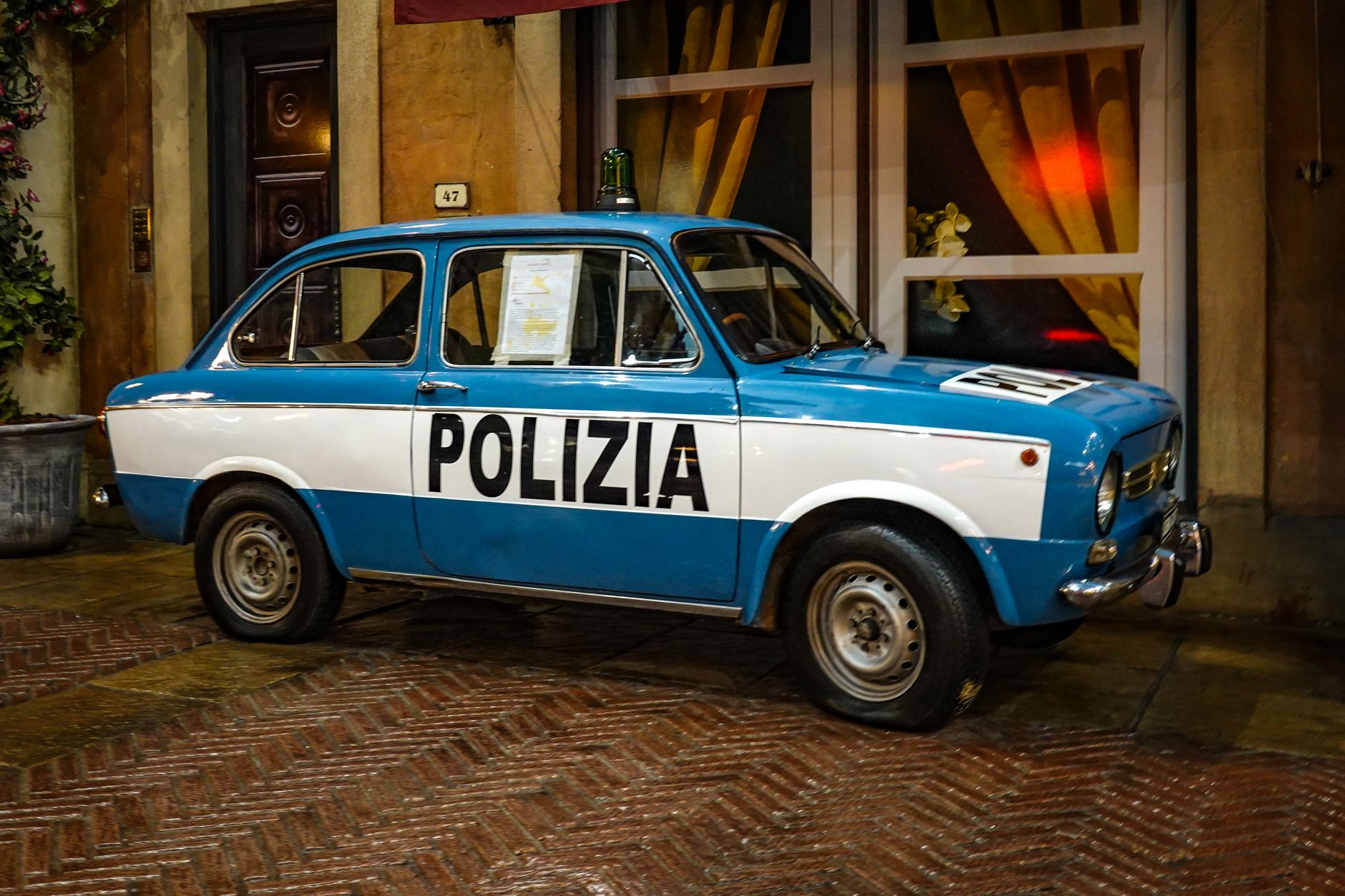 Torino, divise della Polizia Locale diventano moda