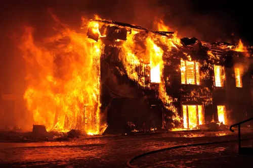 Orbassano, incendio doloso in villa: tre misure cautelari
