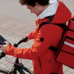 Torino, caldo estremo: tutele e reddito per i rider