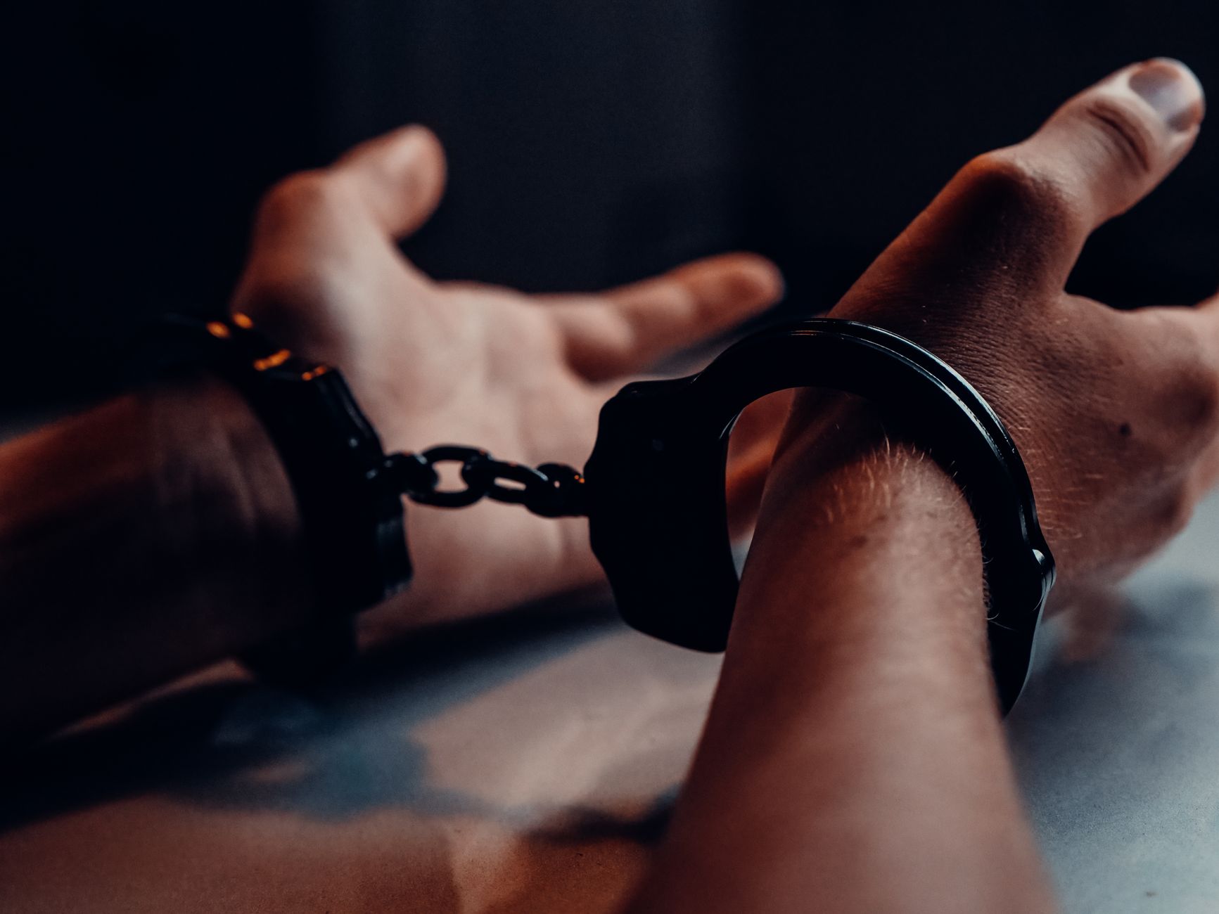 Torino, 18enne arrestato e tre francesi allontanati