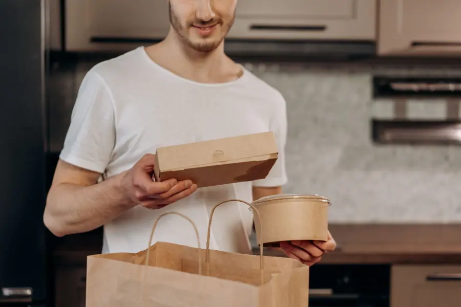 Food box al ristorante, solo il 15,5% porta a casa gli avanzi