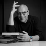 Paolo Cattin, gli orologi di lusso sono la nuova dipendenza del XXI secolo. Il Rolex unico di Drake racconta il desiderio e il lato oscuro del mercato